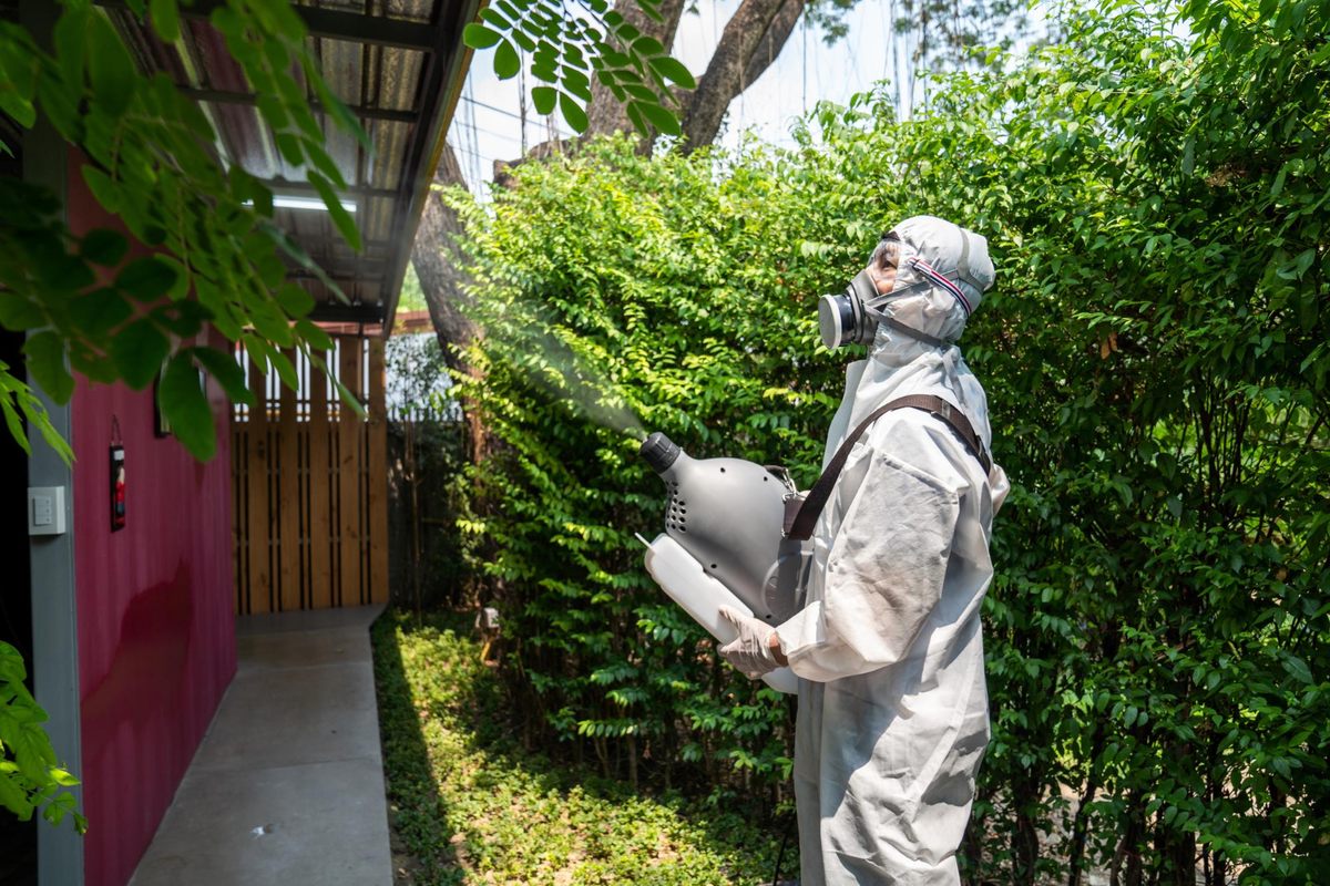 Pest control specialist performing eco-friendly outdoor treatment – PC Los Angeles